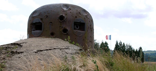 Tourelle d'artillerie rétractable Ligne Maginot